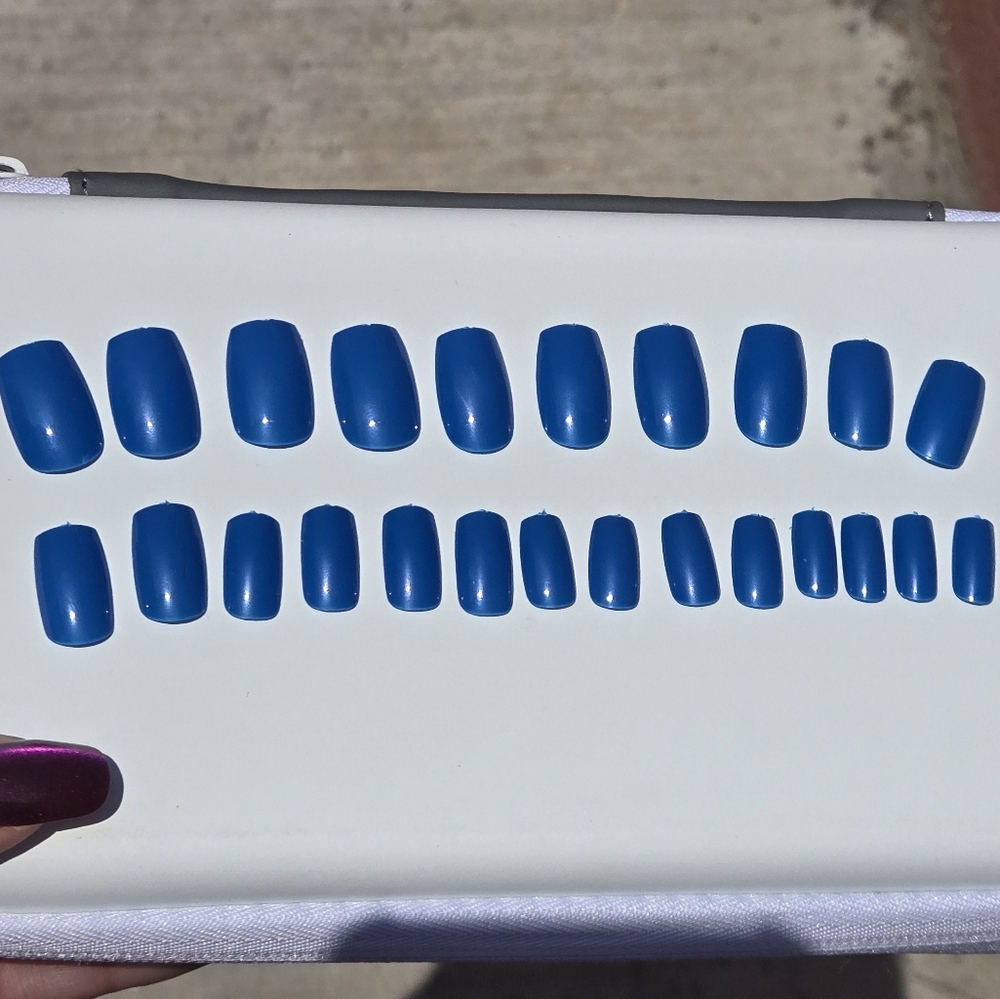 ๐๐ Blue Press-On Nails Set - Picture 3 of 4